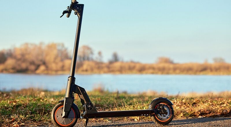 Electric kickscooter on road.