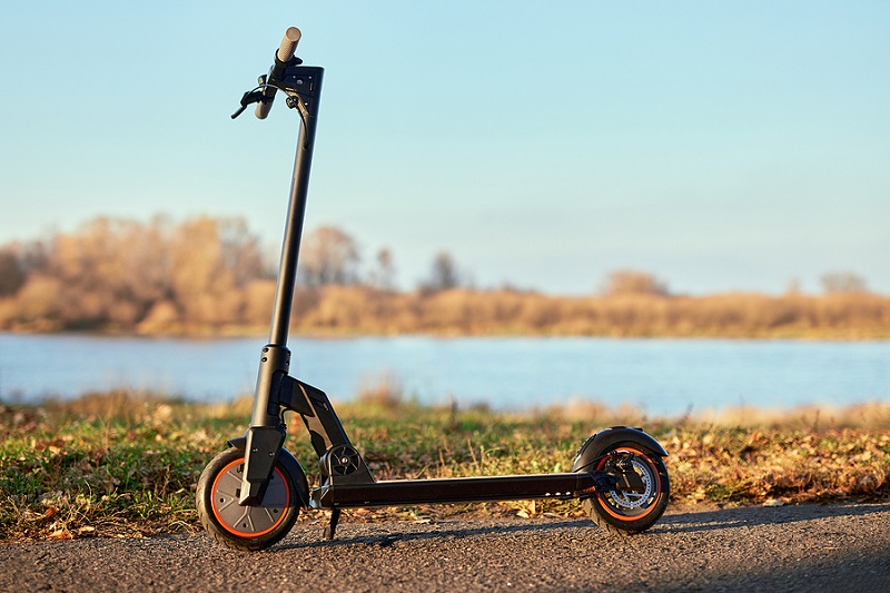 Electric kickscooter on road.